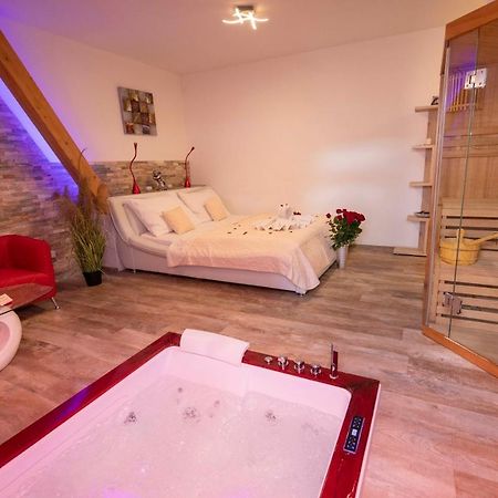 Romanticky Wellness Suite Hotel Heinz Добриш Екстериор снимка