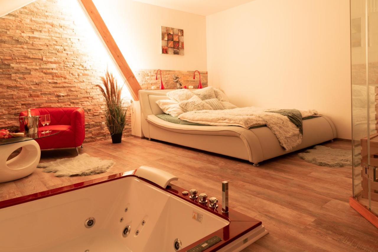 Romanticky Wellness Suite Hotel Heinz Добриш Екстериор снимка