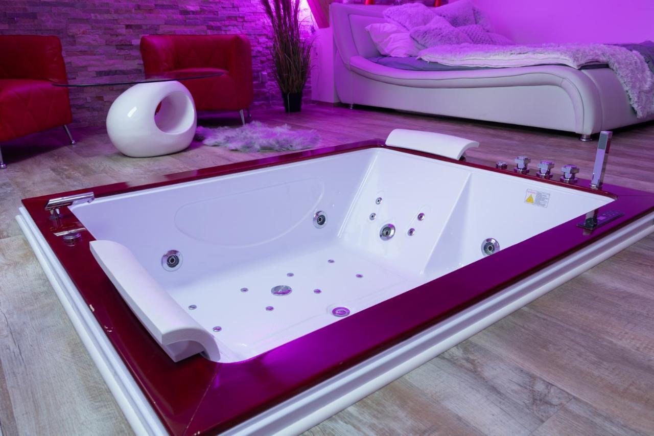 Romanticky Wellness Suite Hotel Heinz Добриш Екстериор снимка