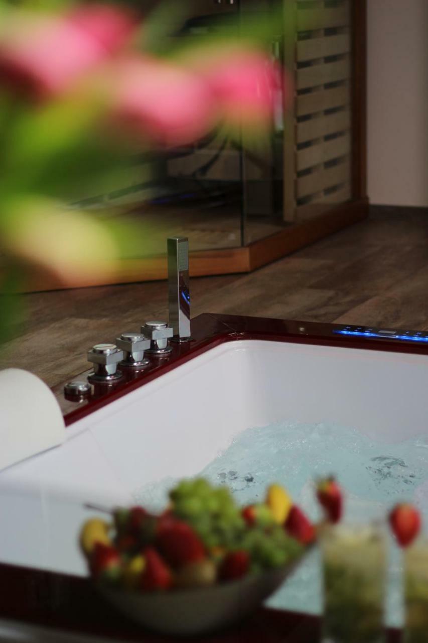 Romanticky Wellness Suite Hotel Heinz Добриш Екстериор снимка