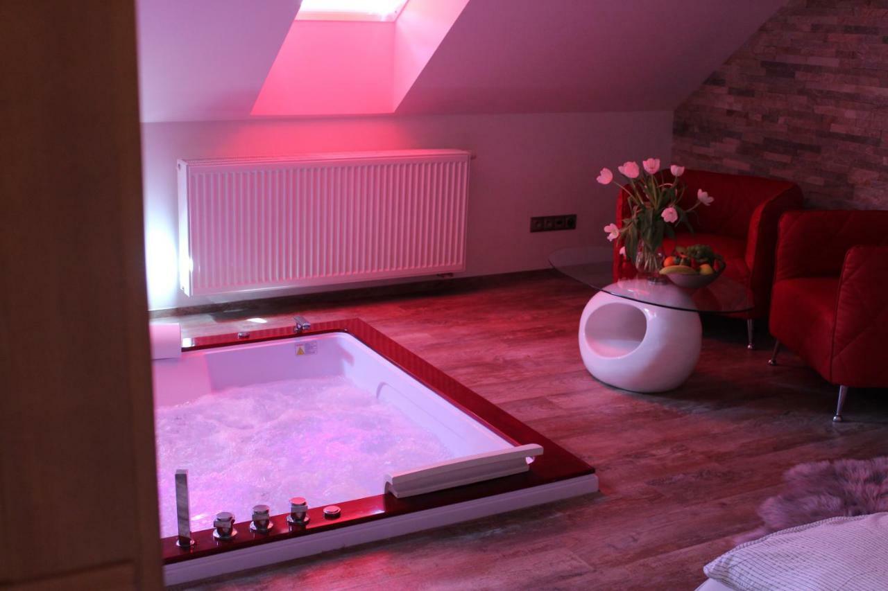 Romanticky Wellness Suite Hotel Heinz Добриш Екстериор снимка