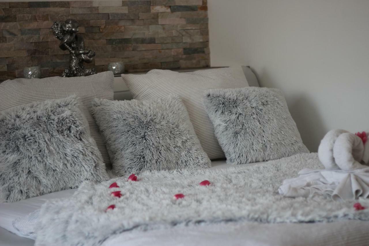 Romanticky Wellness Suite Hotel Heinz Добриш Екстериор снимка